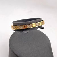 اسوارة مع خاتم تصميم عالمي بزاركون نقي عيار 18