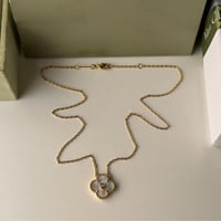 سلسال فان كليف ابيض فص ماستر