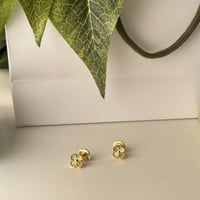 حلق فان كليف ذهبي مني