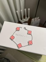 اسوارة فان كليف وردي فضي