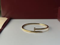 اسوارة كارتير مسمار ذهبي فصوص