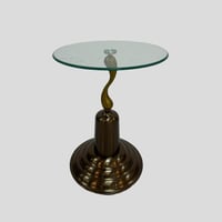 طاولة جانبية أنيقة بسطح زجاجي