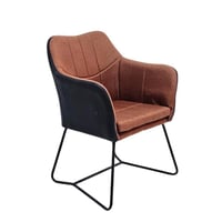 كرسي مفرد بتصميم أنيق