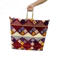 كرسي مدة ارضي مسند خشب نقش ملكي