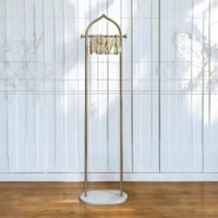 علاق ملابس بقاعدة بديل رخام بارتفاع 170 سم