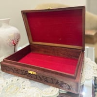 صناديق طبيعية النحت اليدوي