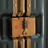 طقم شنط سفر 3 قطع ألمنيوم بإطار ذهبي مع هوك تعليق...