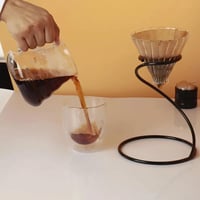 حامل لصب القهوه