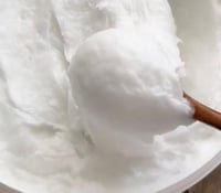 كريم التفتيح والترطيب العشبي