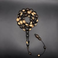 سبحة خشب الأبنوس عدد الخرز : 33