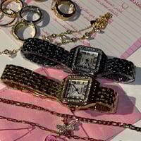 ساعة Basic ذهبي