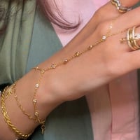 خاتم واسورة متصلة ذهبي | Glint Hand Chain 1