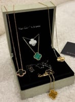 سلسال الوردة الوسط بأكثر من خيار حجر