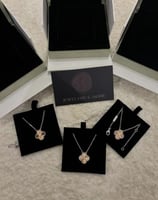 سلسال الوردة الوسط الجديد مرصع بألماسة