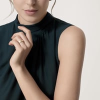 خاتم كارتير لوف النحيف بألماسة وخيارات لون الذهب