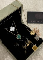 سلسال الوردة الوسط بأكثر من خيار حجر