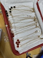 سلسال الوردة الوسط بأكثر من خيار حجر