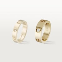 خاتم لوف الكلاسك بثلاث ألماسات وخيارات لون الذهب