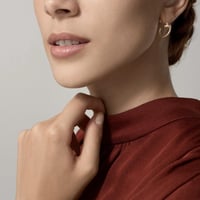 حلق المسمار السمول بألماس كامل وخيارات لون الذهب