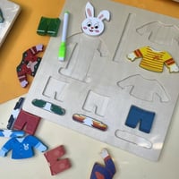 لعبة تبديل الملابس للشخصيات الخشبية