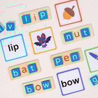 لعبة مكعبات الحروف الإنجليزية الخشبية والبطاقات لت...