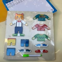 لعبة تبديل الملابس للشخصيات الخشبية