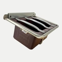 معلف مع قاعدة حديد للأمهار