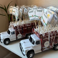 توزيعات اليوم الوطني - لوري البروشات و الاساور