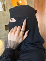 نقاب ربع خيط طويل مبطن رمادي فاتح