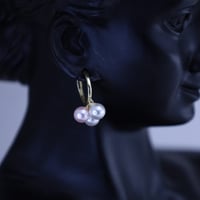 حلق ذهب مزين باللؤلؤ