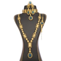 طقم مزين بسبائك مع المخنق