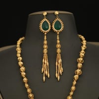 طقم مزين بحجر العقيق القاخر لون أخضر