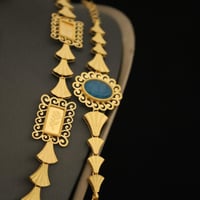 طقم مزين بسبائك مع المخنق