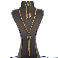 طقم مزين بحجر العقيق القاخر لون أخضر