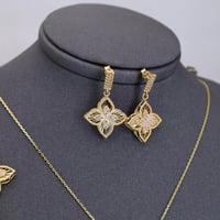 نصف طقم تصميم براند