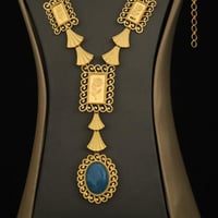 طقم مزين بسبائك مع المخنق