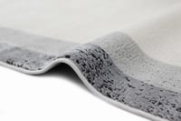 سجاد أطياف كريم - رمادي