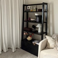 وحدة رفوف من خشب السنديان الطبيعي مع درج سفلي – ار...