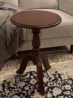 طاولة خدمة جانبية خشبية دائرية – لون بني غامق وتصم...