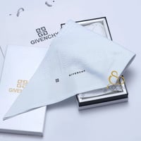 شماغ جيفنشي ابيض اصدار 2025