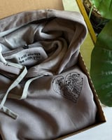 هودي شتوي بتصميم قلب الأمواج وعبارة I WILL ALWAYS...