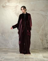 عباية بشت – مخمل حريري ياباني عنابي مع حرير ياباني