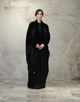 عباية بشت – مخمل حريري أسود مع حرير ياباني