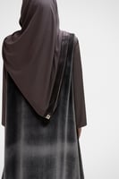 عبايه اي لاين -مخمل حريري فرنسي رمادي مع حرير