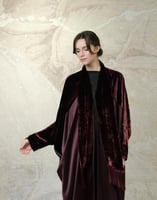 عباية بشت – مخمل حريري ياباني عنابي مع حرير ياباني