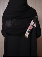 عباية اسود مع قطن اسباني ملون