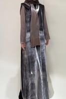 عبايه اي لاين -مخمل حريري فرنسي رمادي مع حرير