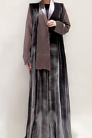 عبايه اي لاين -مخمل حريري فرنسي رمادي مع حرير