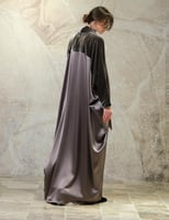 عباية بشت – مخمل فرنسي رمادي مع حرير ياباني