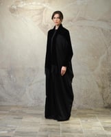 عباية بشت – مخمل حريري أسود مع حرير ياباني